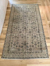 Load image into Gallery viewer, Vintage Turkish 3’9” x 7’