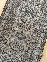 Load image into Gallery viewer, Vintage Heriz 2’10” x 11’1”