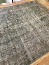 Load image into Gallery viewer, Antique Mahal 7’ x 10’10”