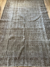 Load image into Gallery viewer, Vintage Persian Rug 6’5” x 9’6”
