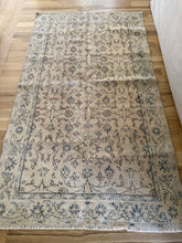 Load image into Gallery viewer, Vintage Turkish 3’8” x 6’5”