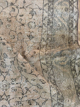 Load image into Gallery viewer, Vintage Turkish 9’ x 12’1”