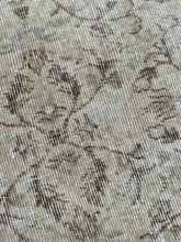 Load image into Gallery viewer, Vintage Turkish 6’8” x 10’1”