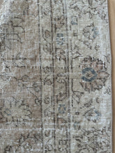 Load image into Gallery viewer, Vintage Turkish 7’9” x 12’1”