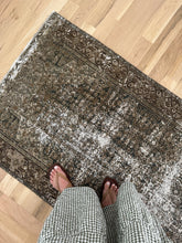 Load image into Gallery viewer, Antique Malayer 3’ x 9’10”