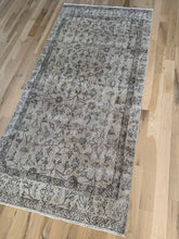 Load image into Gallery viewer, Vintage Turkish 3’3” x 6’10”