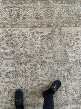 Load image into Gallery viewer, Vintage Turkish 8’2” x 11’11”