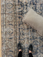 Load image into Gallery viewer, Vintage Turkish 9’6” x 13’