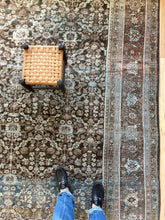 Load image into Gallery viewer, Antique Mahal 9’ x 11’1”