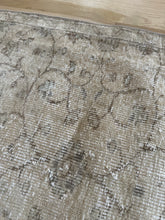 Load image into Gallery viewer, Vintage Turkish 2’4” x 8’2”