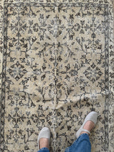 Load image into Gallery viewer, Vintage Turkish 3’1” x 5’11”