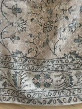 Load image into Gallery viewer, Vintage Turkish 7’5” x 10’5”