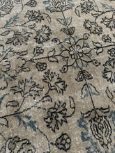 Load image into Gallery viewer, Vintage Turkish 8’1” x 10’9”
