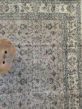 Load image into Gallery viewer, Vintage Turkish 7’5” x 10’5”