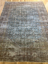 Load image into Gallery viewer, Antique Mahal 7’10” x 10’3”