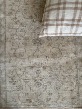 Load image into Gallery viewer, Vintage Turkish 2’4” x 8’2”