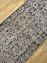 Load image into Gallery viewer, Vintage Turkish 3’ x 10’10”