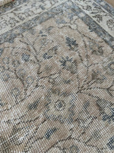 Load image into Gallery viewer, Vintage Turkish 3’9” x 6’9”