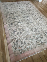 Load image into Gallery viewer, Vintage Turkish 5’10” x 9’3”