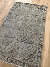 Load image into Gallery viewer, Antique Mahal 4’ x 6’6”