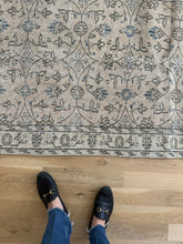 Load image into Gallery viewer, Vintage 3’1” x 6’7”