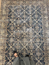 Load image into Gallery viewer, Vintage Turkish 5’ x 7’11”
