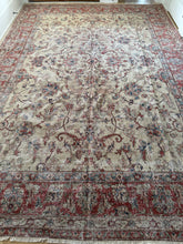 Load image into Gallery viewer, Vintage Kayseri 9’9” x 13’9”