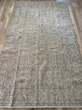 Load image into Gallery viewer, Vintage Turkish 5’5” x 9’2”