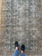 Load image into Gallery viewer, Vintage Turkish 3’9” x 7’2”