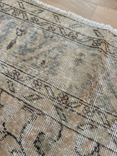 Load image into Gallery viewer, Vintage Turkish 9’ x 12’1”