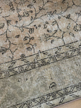 Load image into Gallery viewer, Vintage Turkish 9’ x 12’1”