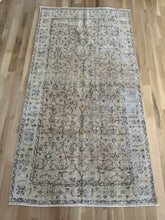 Load image into Gallery viewer, Vintage Turkish 3’9” x 7’2”