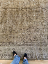 Load image into Gallery viewer, Vintage Turkish 8’10” x 12’