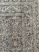 Load image into Gallery viewer, Vintage Turkish 5’1” x 7’9”