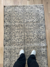 Load image into Gallery viewer, Vintage Turkish 3’2” x 6’4”