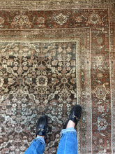 Load image into Gallery viewer, Antique Mahal 9’ x 11’1”