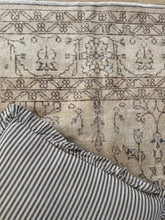 Load image into Gallery viewer, Vintage Turkish 6’7” x 10’2”