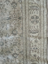 Load image into Gallery viewer, Vintage Turkish 6’10” x 10’3”
