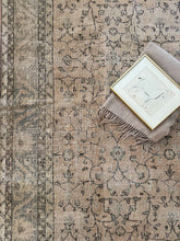 Load image into Gallery viewer, Vintage Turkish 9’ x 12’1”
