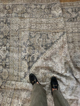 Load image into Gallery viewer, Antique Mahal 10’ x 13’1”