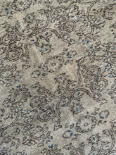 Load image into Gallery viewer, Vintage Turkish 7’2” x 9’8”