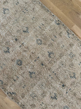 Load image into Gallery viewer, Vintage Turkish 2’10” x 9’4”.