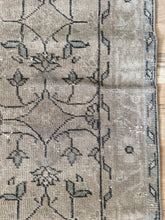 Load image into Gallery viewer, Vintage Turkish 3’9” x 7’