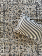Load image into Gallery viewer, Vintage Turkish 3’ x 5’11”