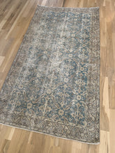 Load image into Gallery viewer, Vintage Turkish 3’9” x 7’2”