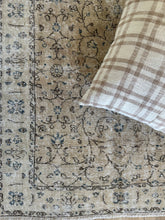 Load image into Gallery viewer, Vintage Turkish 3’9” x 7’2”