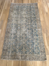 Load image into Gallery viewer, Vintage Turkish 3’9” x 7’2”