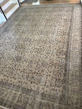 Load image into Gallery viewer, Vintage Turkish 9’3” x 13’1”