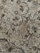 Load image into Gallery viewer, Vintage Turkish 6’6” x 10’6”