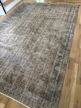 Load image into Gallery viewer, Vintage Turkish 7’5” x 10’11”